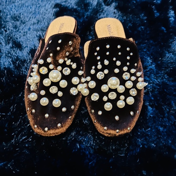Pearl, stud & Rhinestone slipon mules, chocolate brown velour slides, women sz 7 - Picture 2 of 4